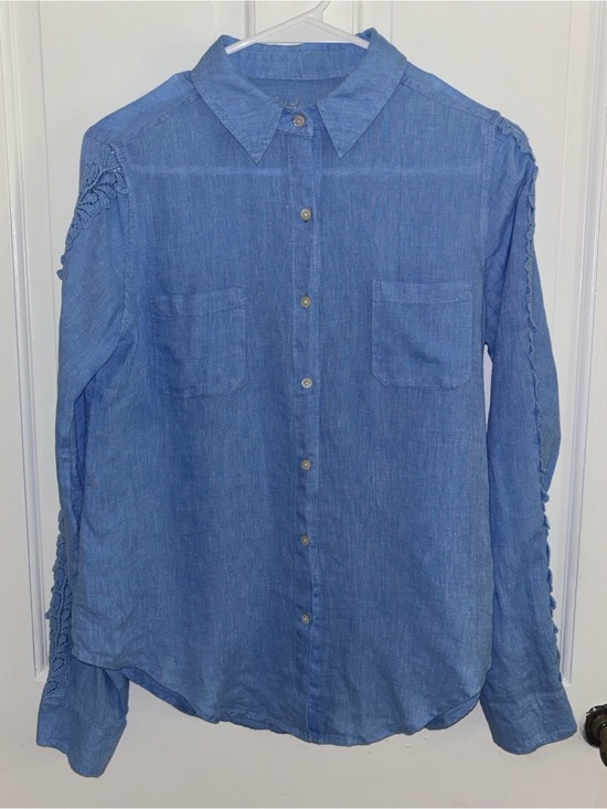 Lilly Pulitzer Tops - Lilly Pulitzer Blue 100% Linen Lace Sleeve Button Front Shirt Women’s XS